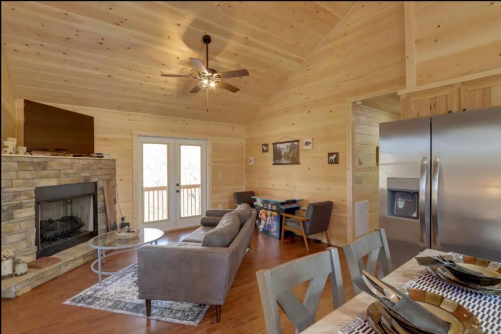 New Serene, Fun & Comfy Cabin- Covered Deck, Grill, Arcade Murphy Esterno foto