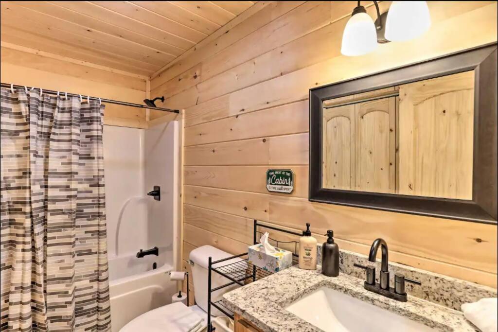 New Serene, Fun & Comfy Cabin- Covered Deck, Grill, Arcade Murphy Esterno foto