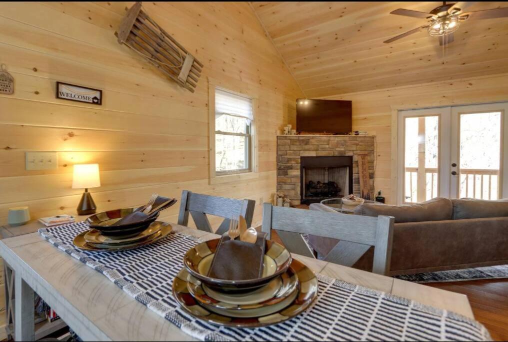 New Serene, Fun & Comfy Cabin- Covered Deck, Grill, Arcade Murphy Esterno foto