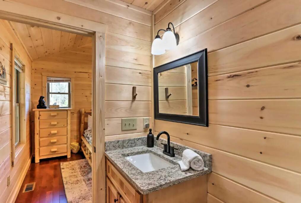 New Serene, Fun & Comfy Cabin- Covered Deck, Grill, Arcade Murphy Esterno foto